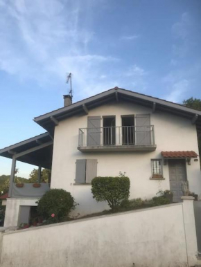 Louez l’étage d une maison basque à 5mn de Bayonne